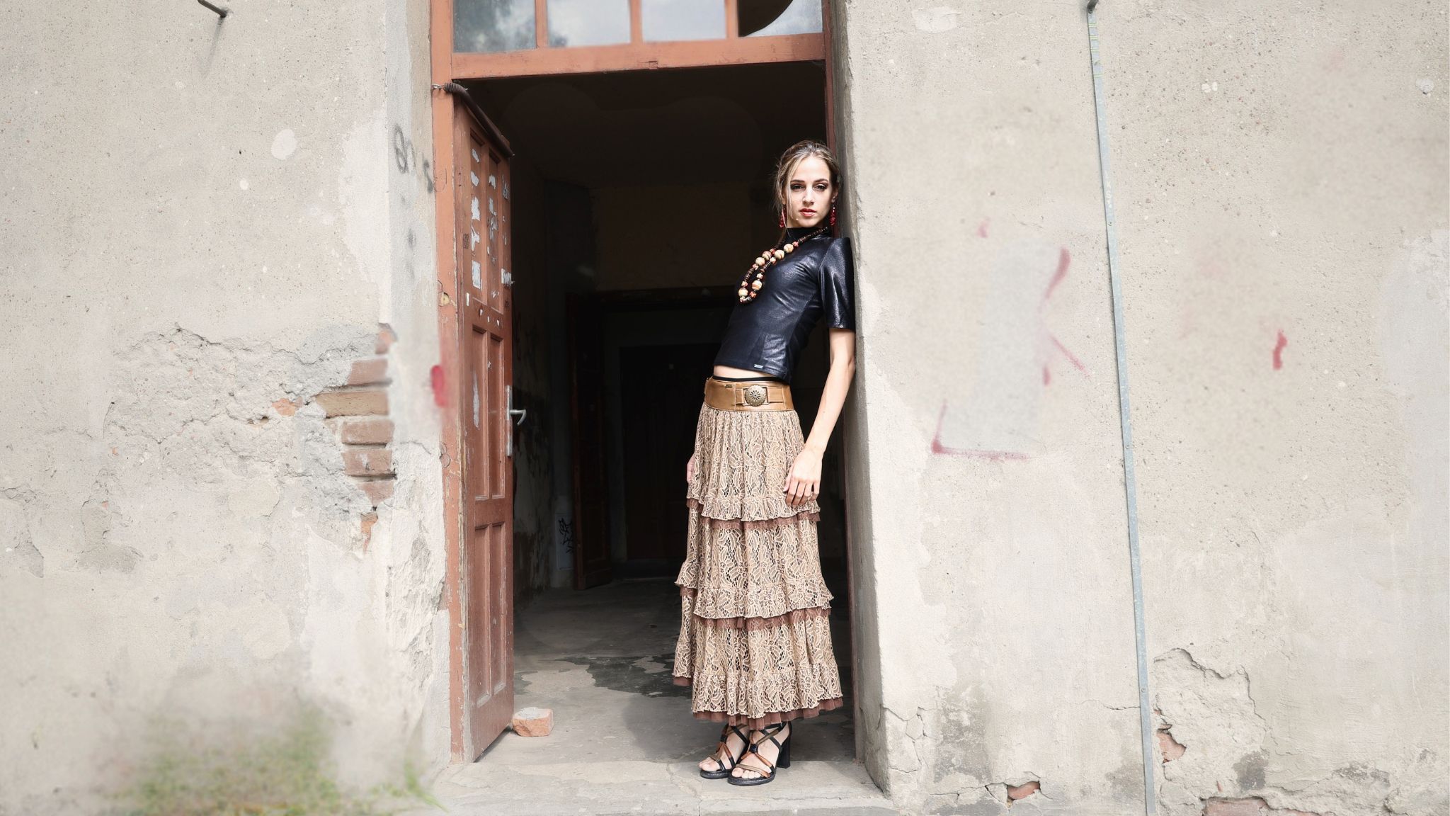 126004 Koronkowa Spódnica Maxi Camel Aurora Lace – elegancka spódnica z koronki i tiulu z kolekcji By Rieske