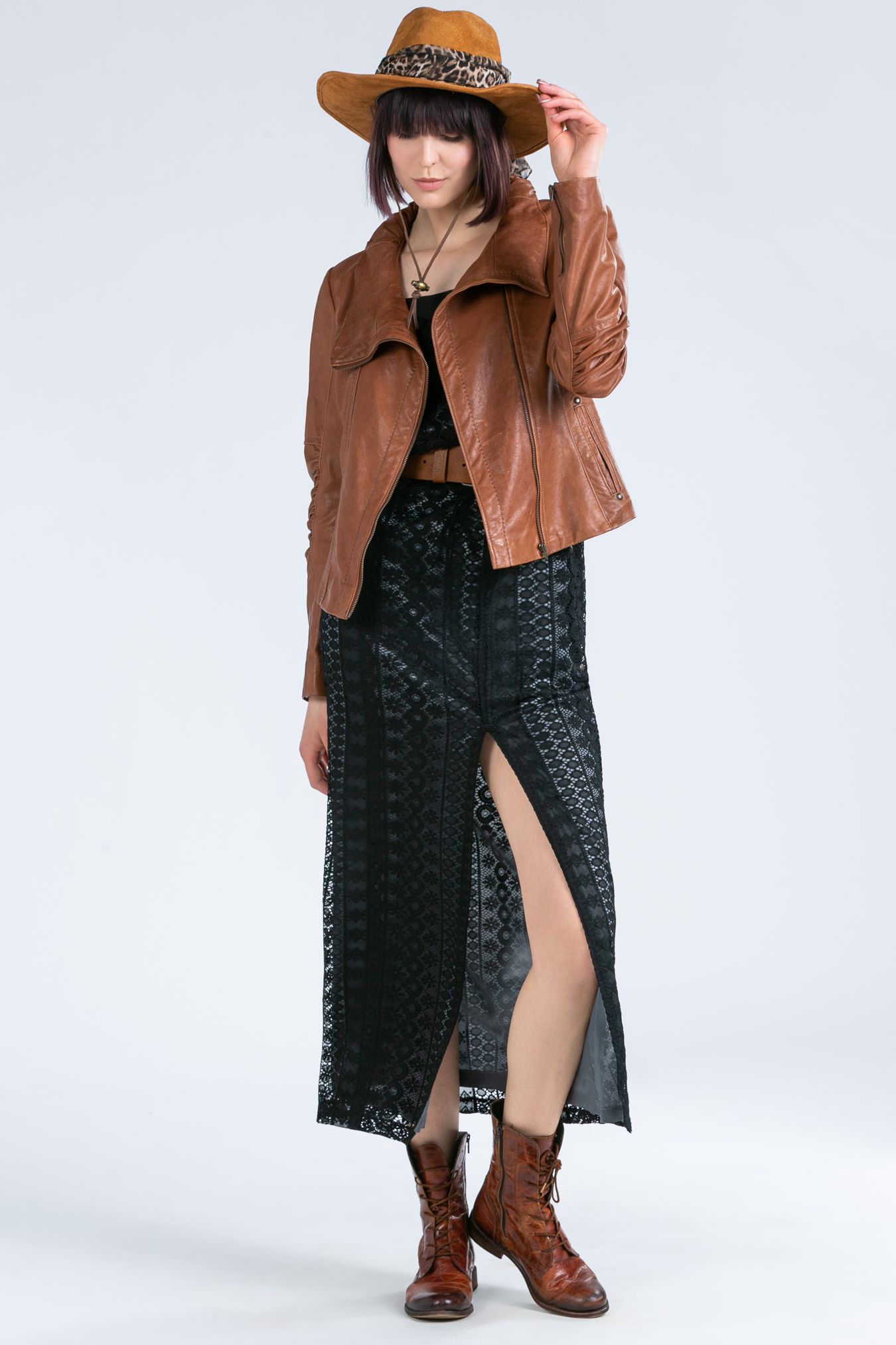 koronkowa sukienka, czarna koronkowa sukienka, koronkowa sukienka typu slip dress, czarna sukienka na wesele, czarna sukienka must have, koronkowa sukienka bestseller, czarna sukienka bestseller, sukienka czarna maxi hit, koronkowa sukienka hit, sukienka limitowana