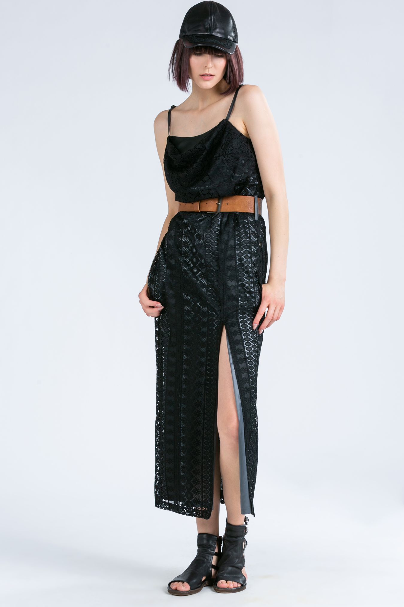 koronkowa sukienka, czarna koronkowa sukienka, koronkowa sukienka typu slip dress, czarna sukienka na wesele, czarna sukienka must have, koronkowa sukienka bestseller, czarna sukienka bestseller, sukienka czarna maxi hit, koronkowa sukienka hit, sukienka limitowana