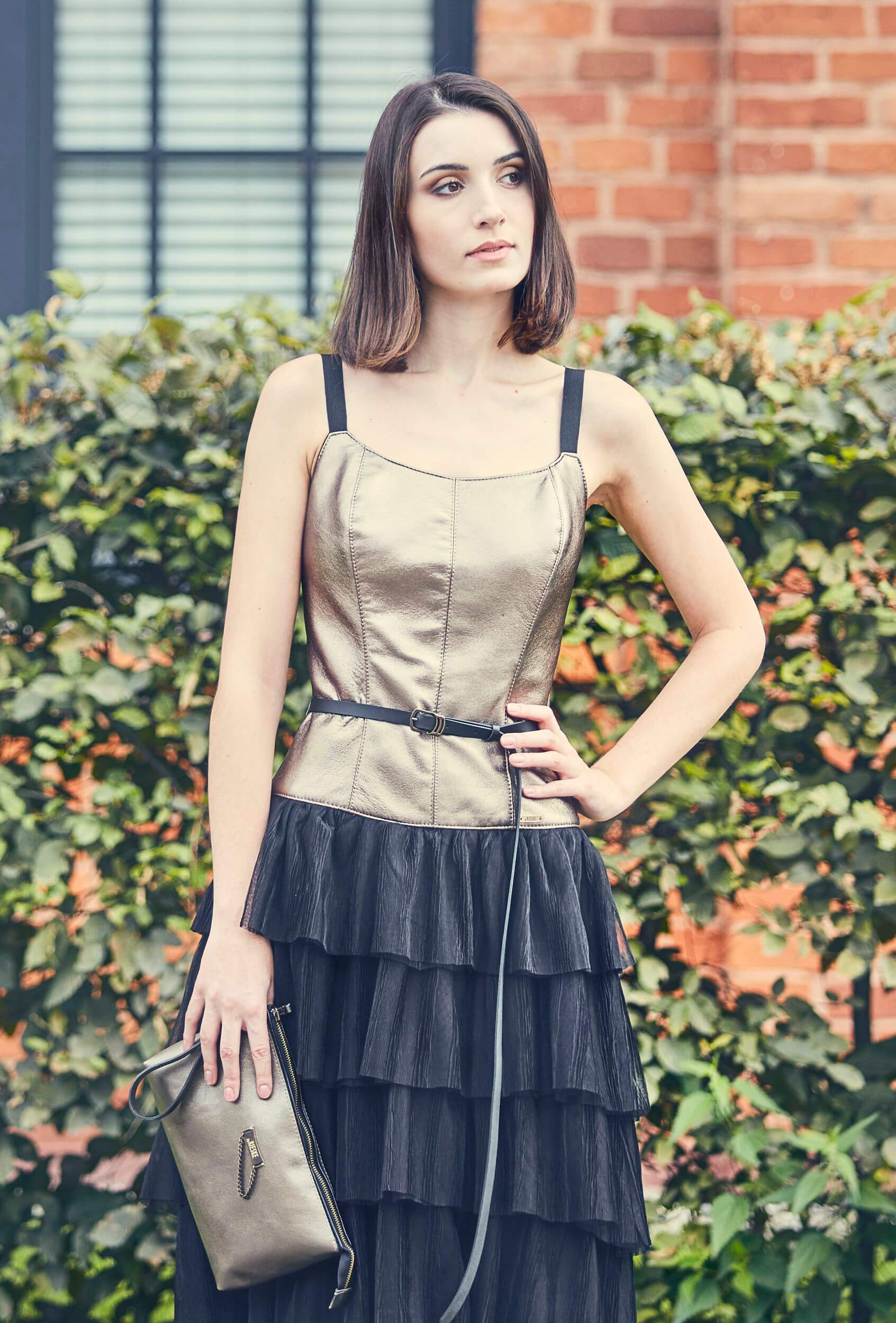 gorsetowa sukienka, złota gorsetowa sukienka, sukienka ze skórzanym gorsetem, skórzana sukienka złota, sukienka wieczorowa, złota sukienka na wesele, złota sukienka must have, skórzana sukienka bestseller, gorsetowa sukienka bestseller