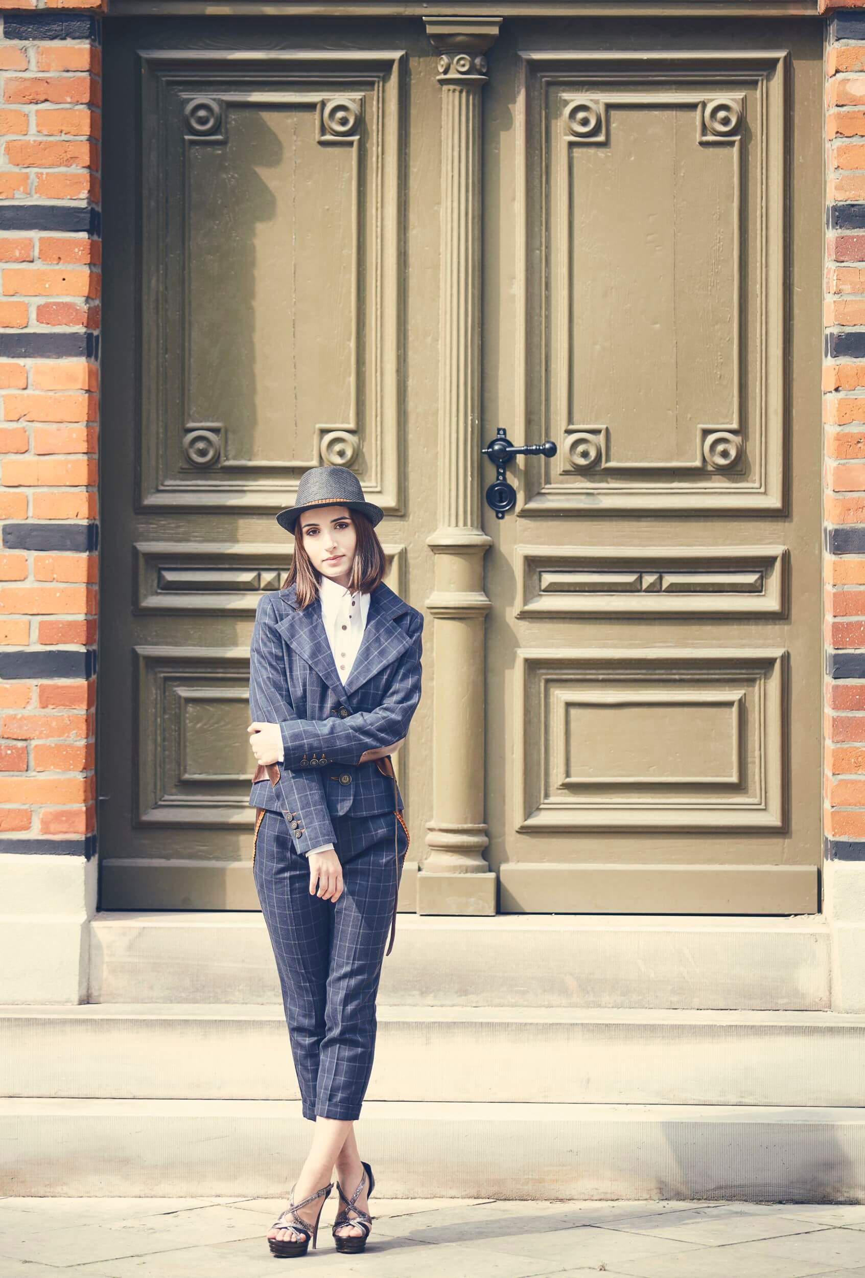 spodnie w kratkę, spodnie w kratkę granatowe, spodnie na kant, spodnie eleganckie, garnitur damski