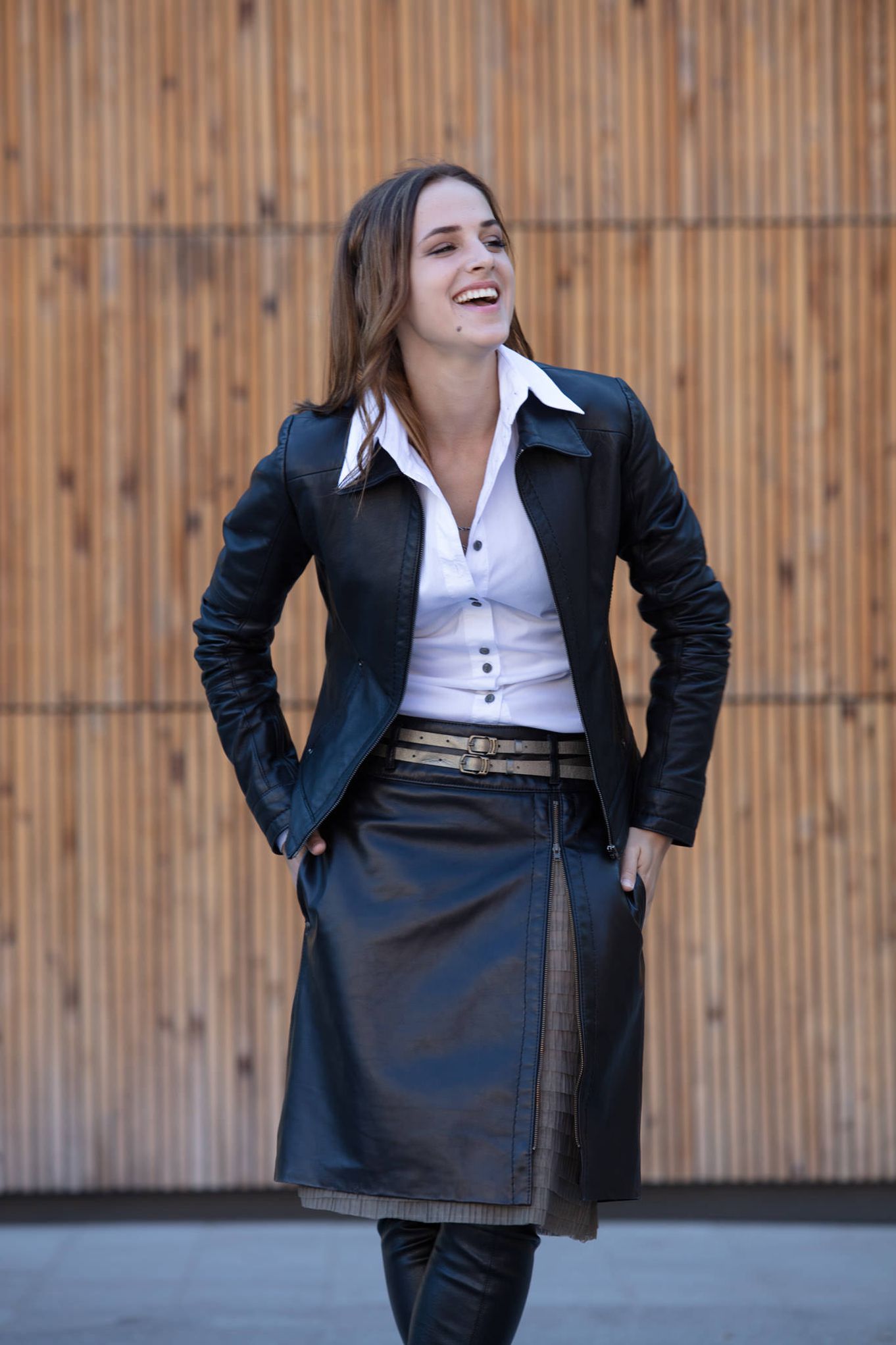 spódnica skórzana, spódnica skórzana z 2 paskami ze skóry, czarna spódnica skórzana, czarna spódnica skórzana z halką, spódnica ze skóry włoskiej, spódnica skóra naturalna, spódnica ze skóry naturalnej czarna, spódnice skórzana z kontrastową halką