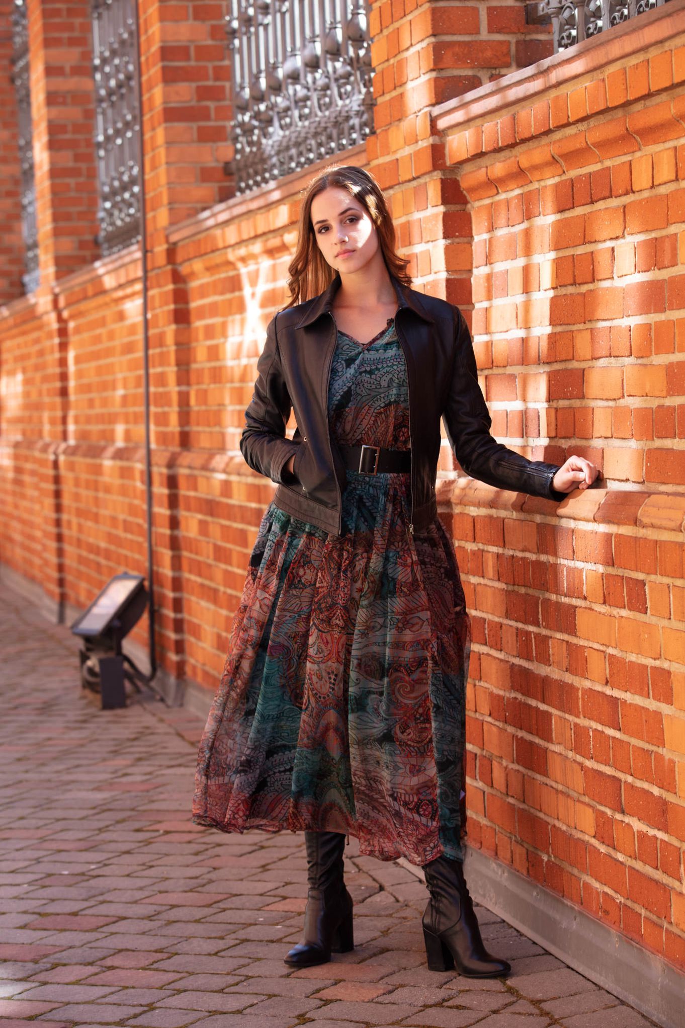 sukienka maxi, sukienka z jedwabiu, wyjątkowa sukienka z jedwabiu, sukienka maxi, sukienka z paskiem, długa sukienka na wesele, sukienka ze skórzanym paskiem