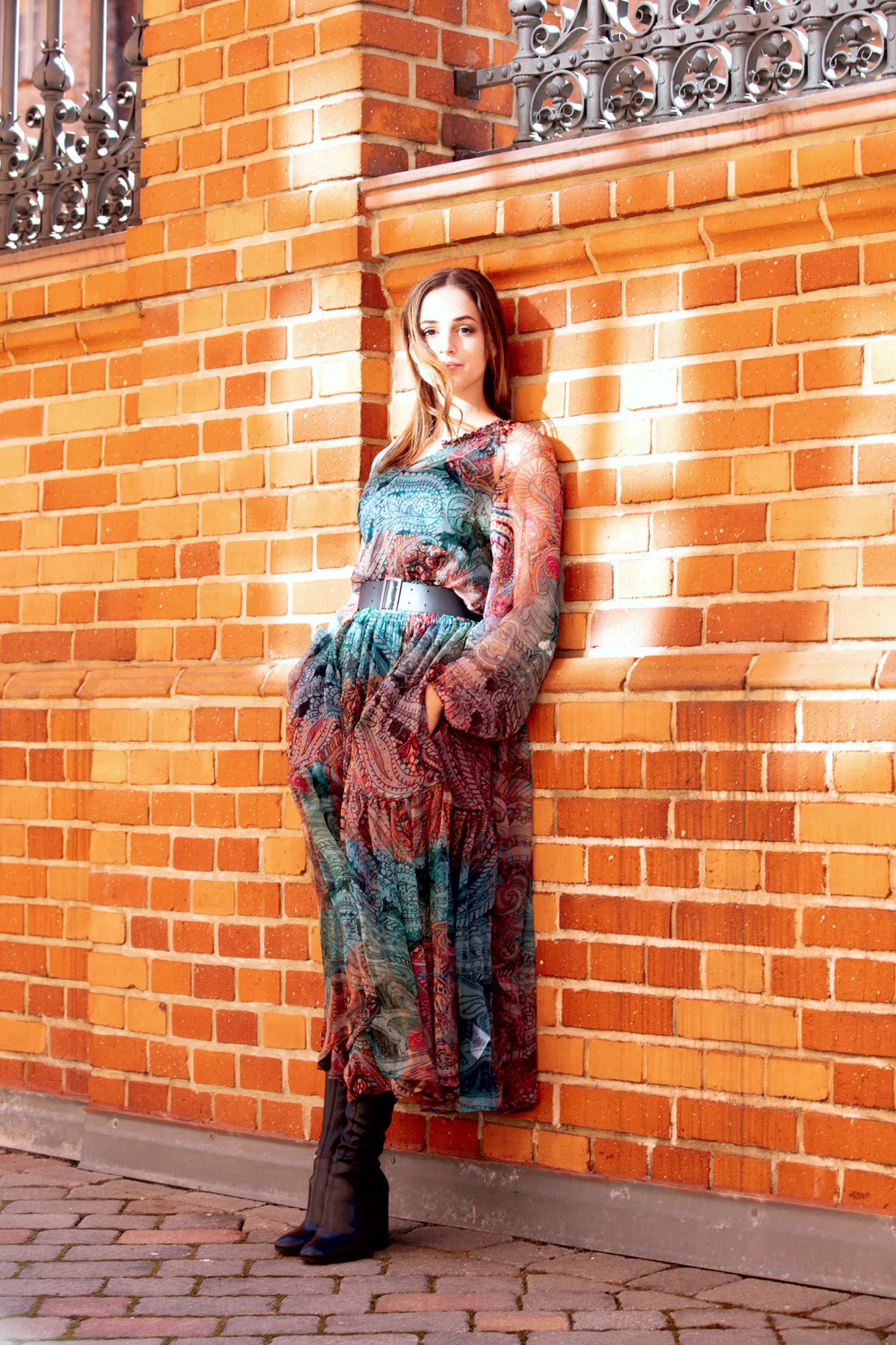 sukienka maxi, sukienka z jedwabiu, wyjątkowa sukienka z jedwabiu, sukienka maxi, sukienka z paskiem, długa sukienka na wesele, sukienka ze skórzanym paskiem