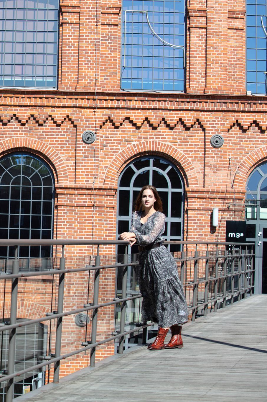 sukienka maxi, sukienka z jedwabiu, wyjątkowa sukienka z jedwabiu, sukienka maxi, sukienka z paskiem, długa sukienka na wesele, sukienka ze skórzanym paskiem