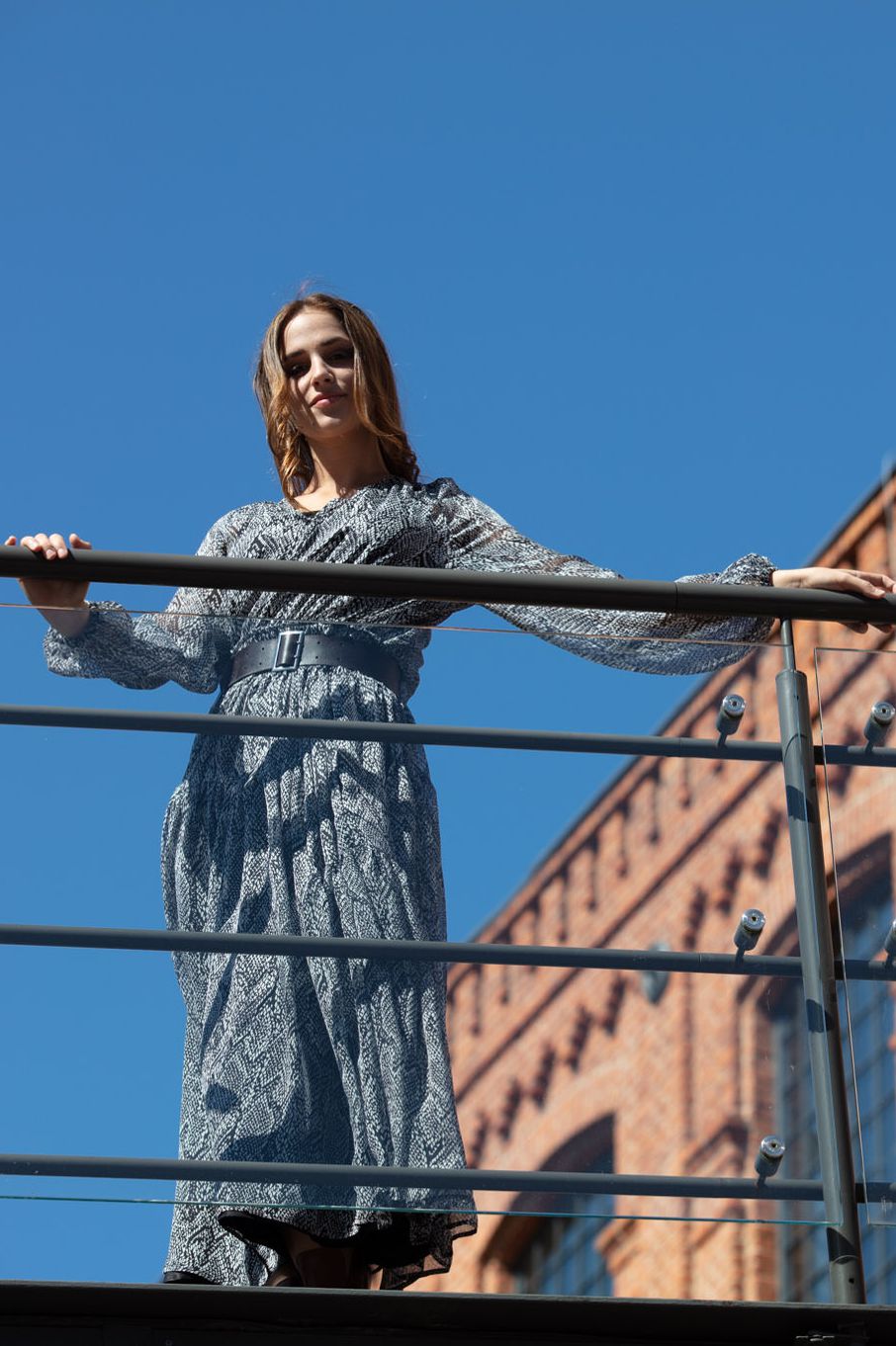 sukienka maxi, sukienka z jedwabiu, wyjątkowa sukienka z jedwabiu, sukienka maxi, sukienka z paskiem, długa sukienka na wesele, sukienka ze skórzanym paskiem