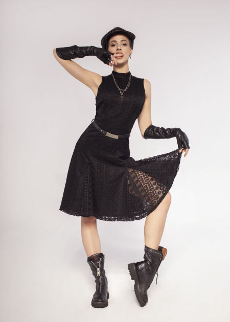 121006 Koronkowa sukienka Z Godetami Black